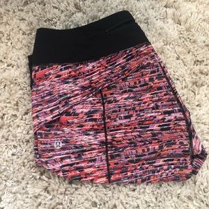 lululemon speed up short 2.5 inseam size 8 EUC